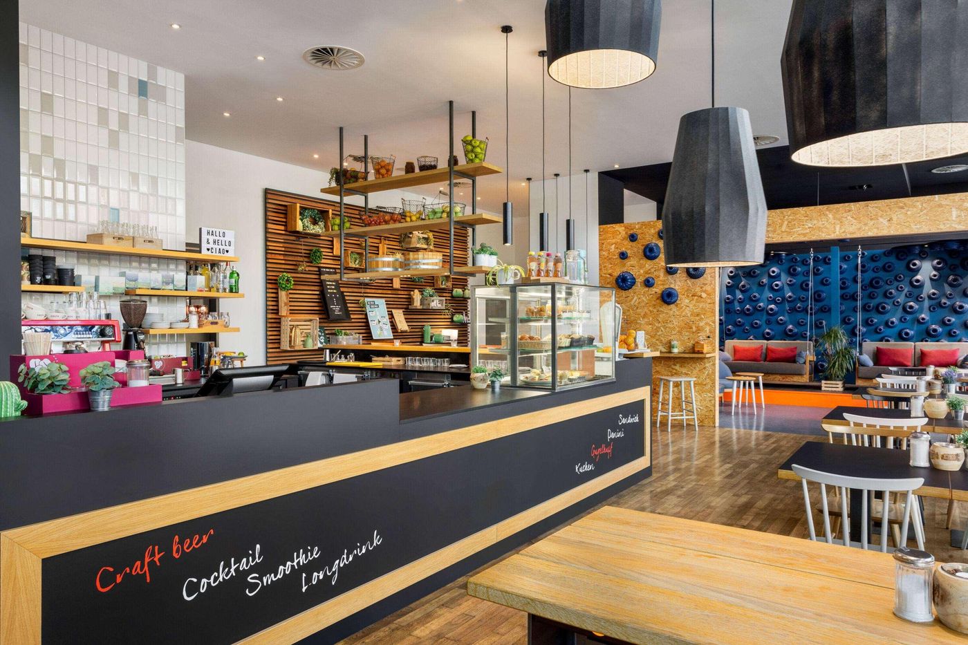 Vienna-House-Easy-by-Wyndham-Berlin-PrenzlauerBerg-Restaurant-16