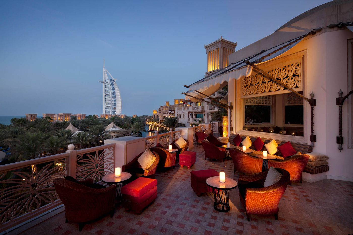 Jumeirah-Al-Qasr--Restaurant-10