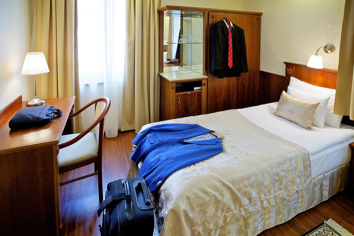 Gold-Hotel-Budapest-Room-10