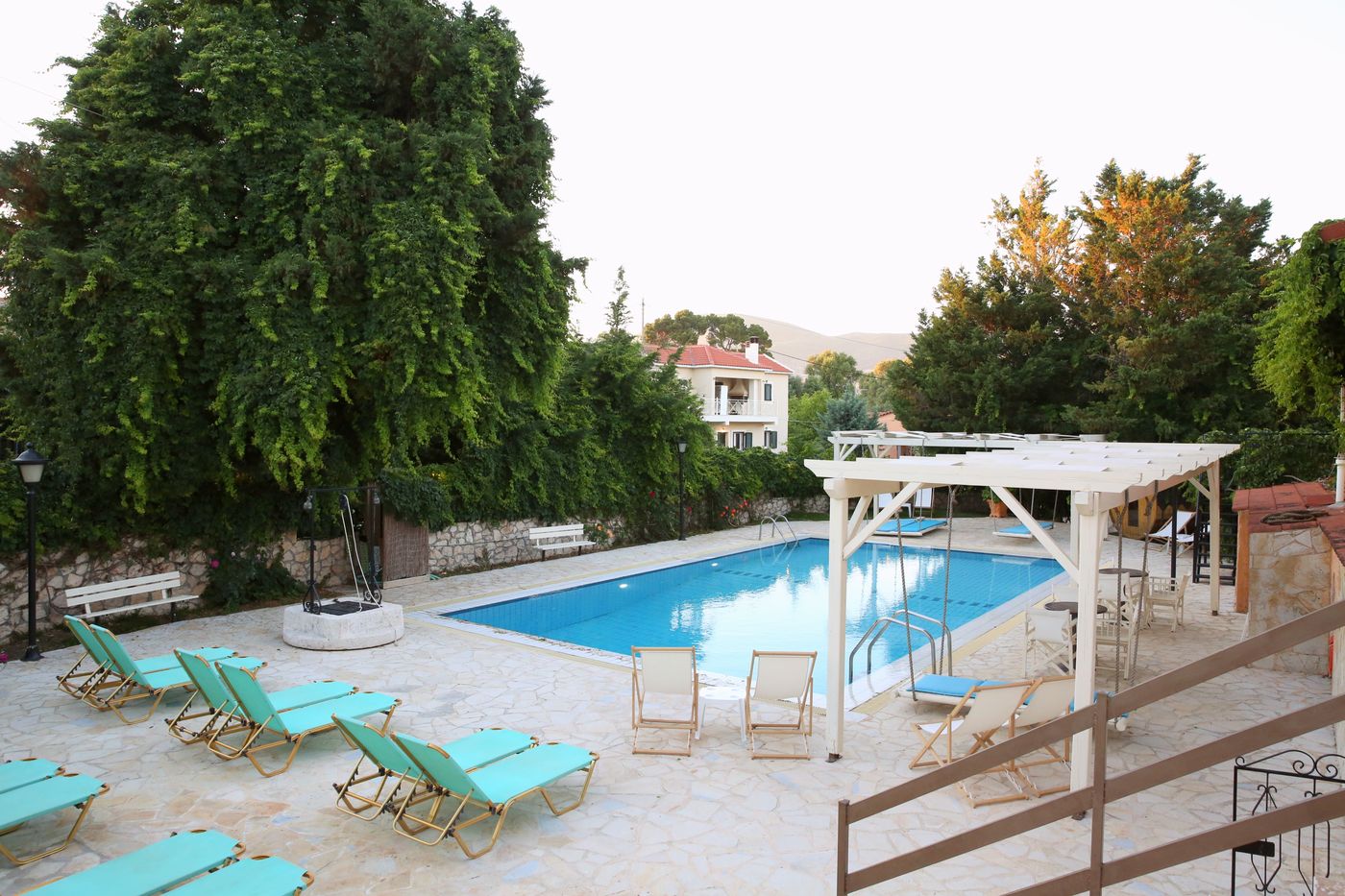 Hotel-Sunrise-Inn-Pool-9