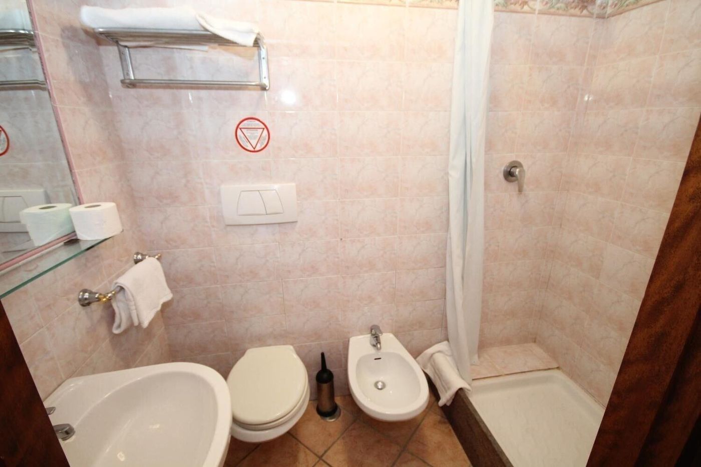 Hotel-Marisa-Room-27