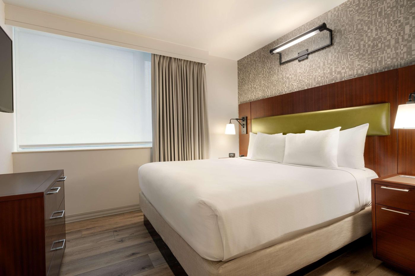 DoubleTree-by-Hilton-New-York-Downtown-Room-14