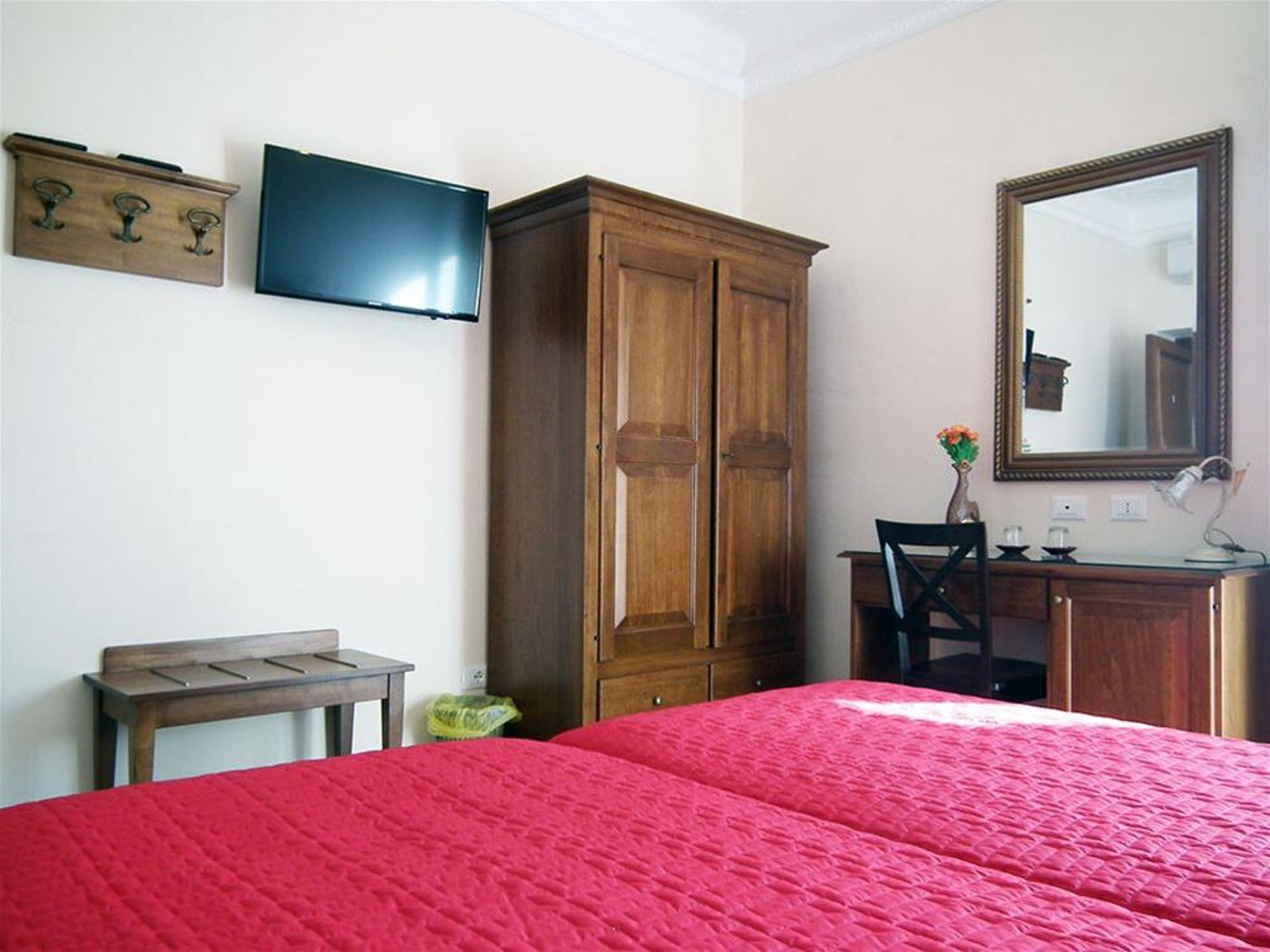 Anthony-B-B-General-view-3