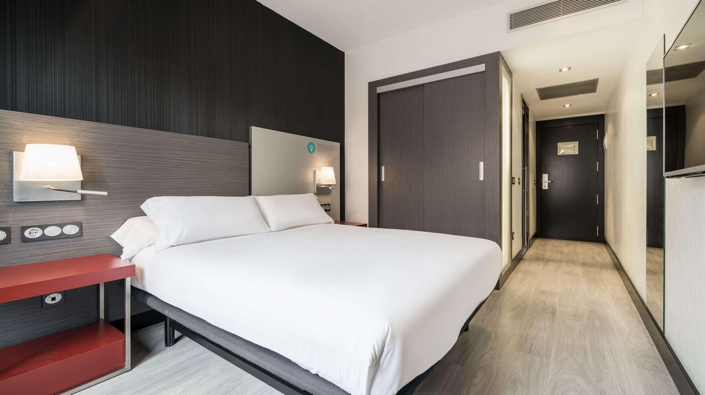Ilunion-Suites-Madrid-----Room-17