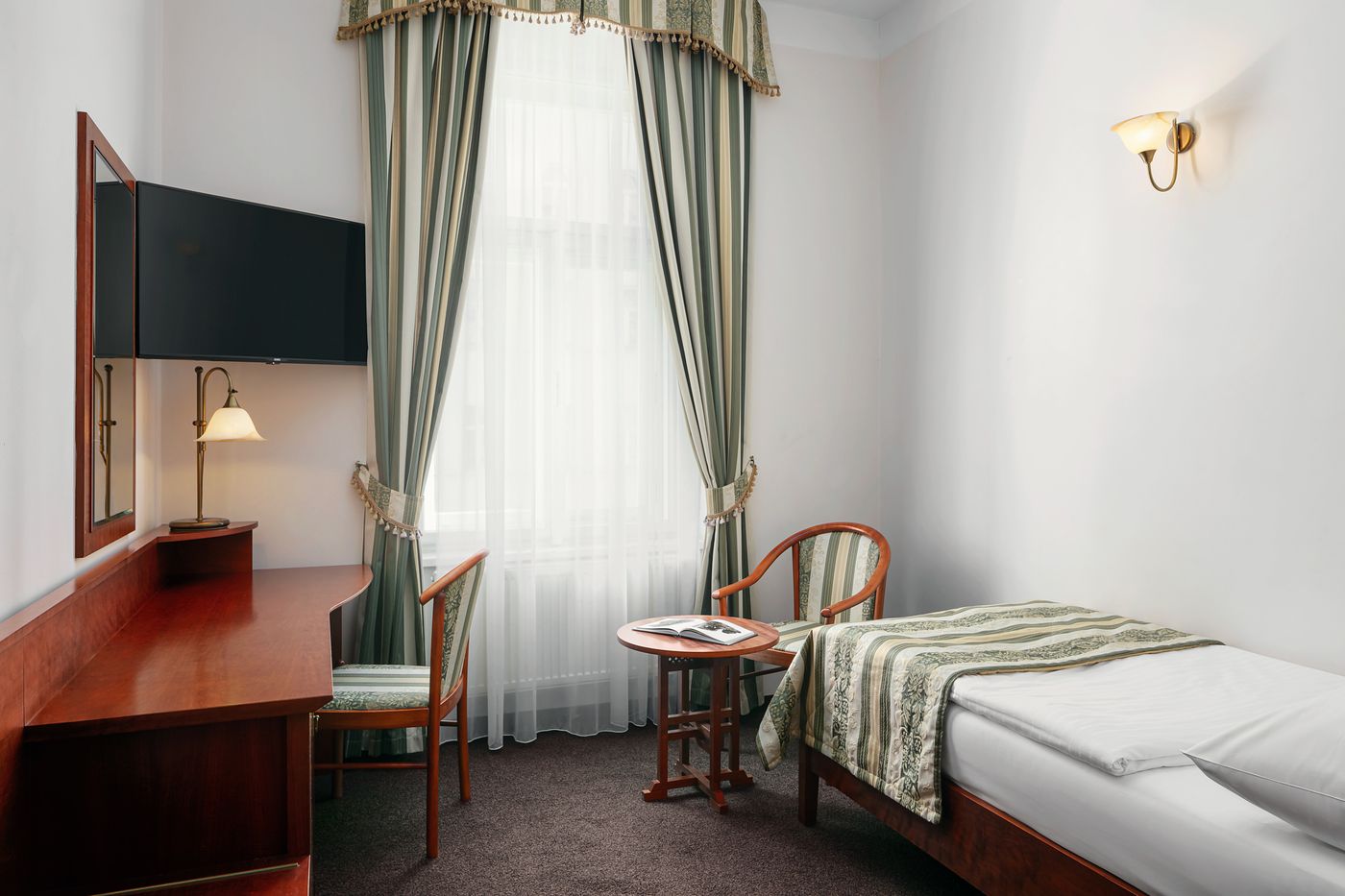 Amigo-City-Centre-Room-18