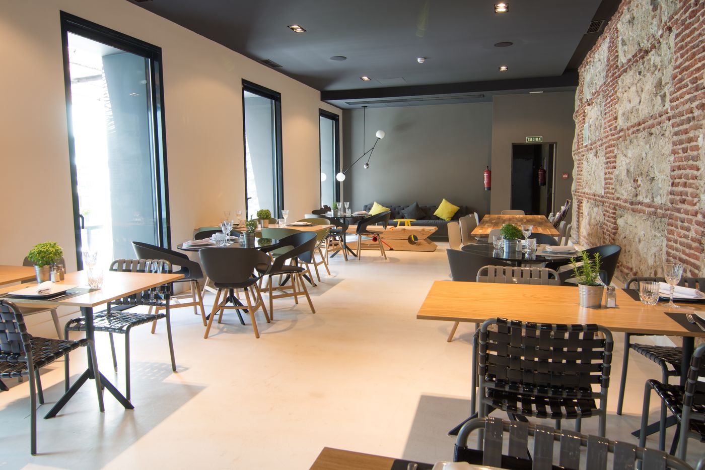 Petit-Palace-Santa-Barbara-Restaurant-12