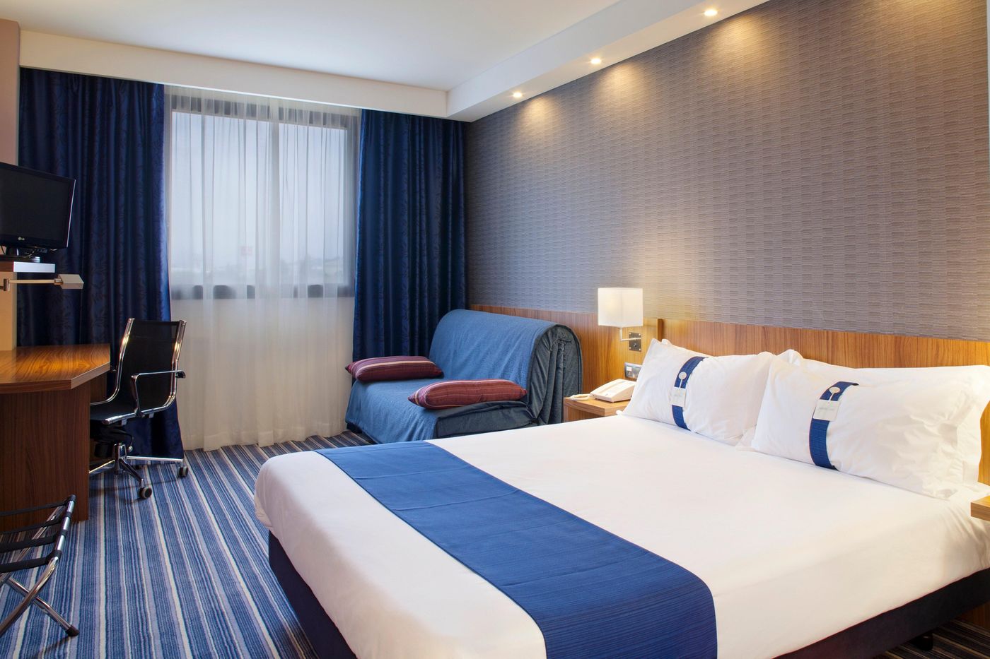 Holiday-Inn-Express-Campo-de-Gibraltar-Barrios-Room-3