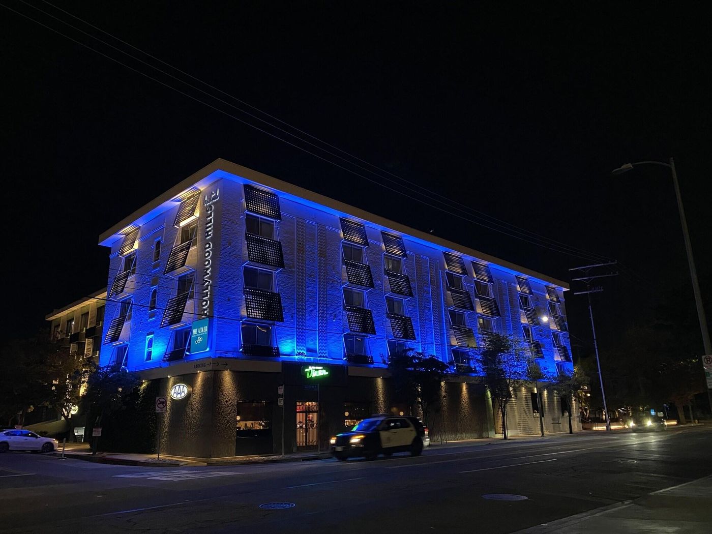 Best-Western-Plus-Hollywood-Hills-General-view-60