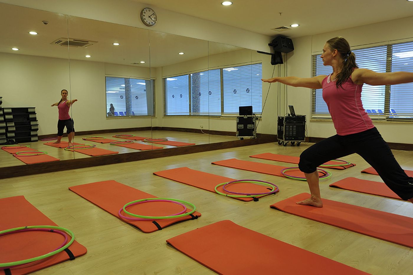 Barut-B-Suites-Sports-and-Entertainment-76