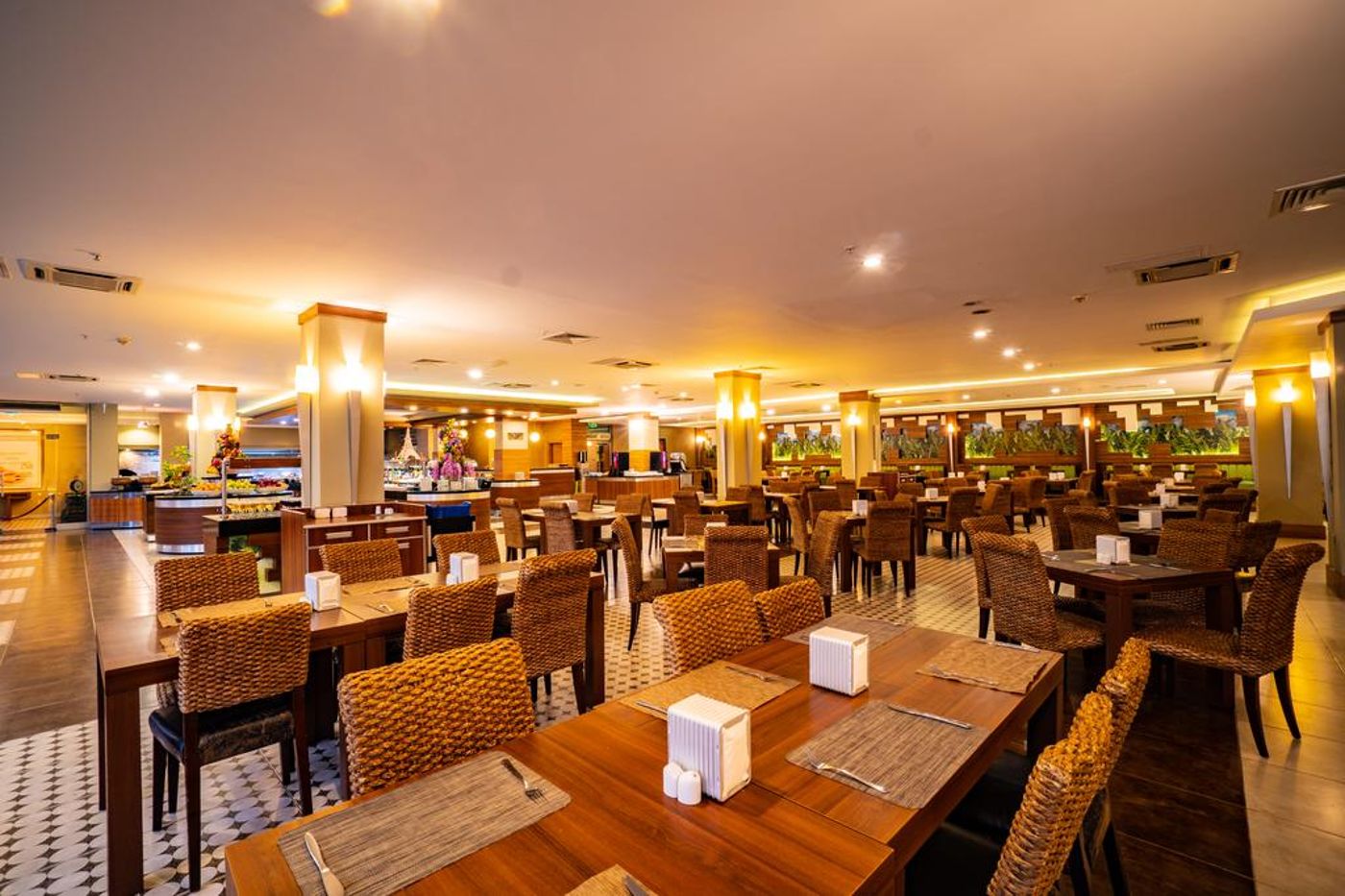 Hotel Ambassador Plaza