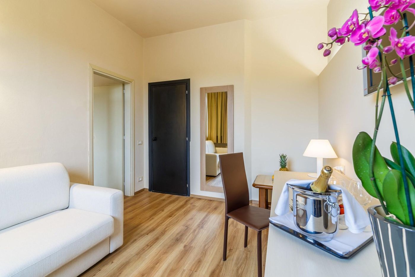 Country-Club-Room-11