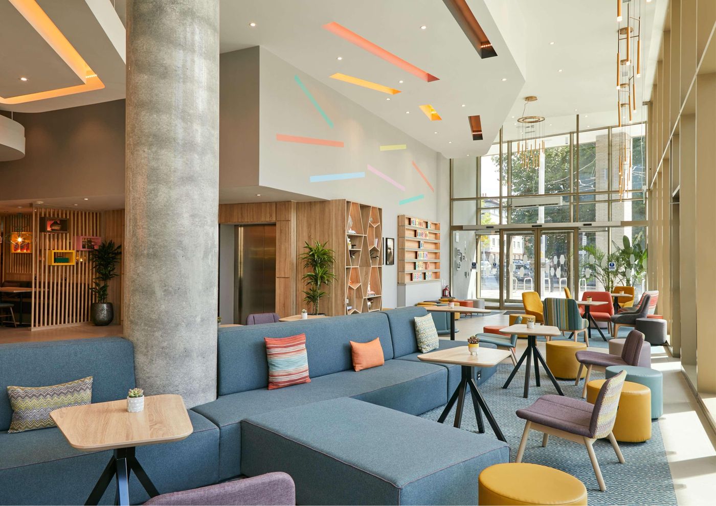 Hampton-by-Hilton-Dublin-City-Centre-Lobby-12