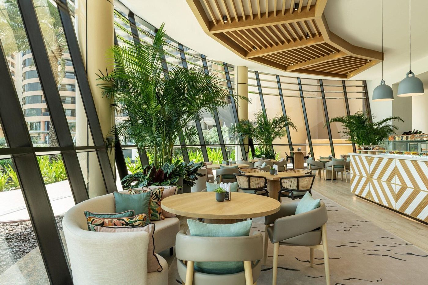 Le-Royal-Meridien-Beach-Resort-and-Spa-Restaurant-59