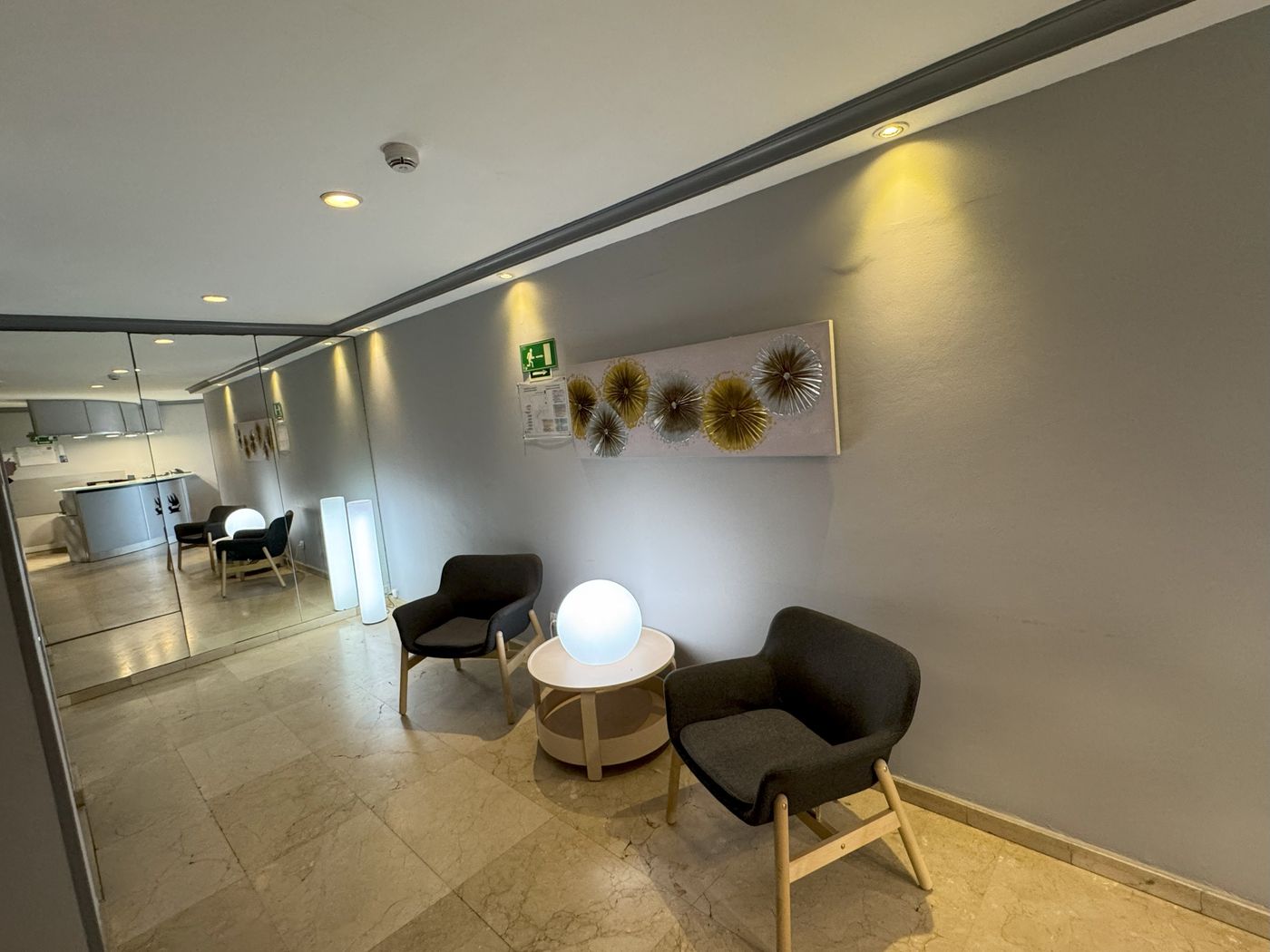 Colon-Playa-Lobby-30