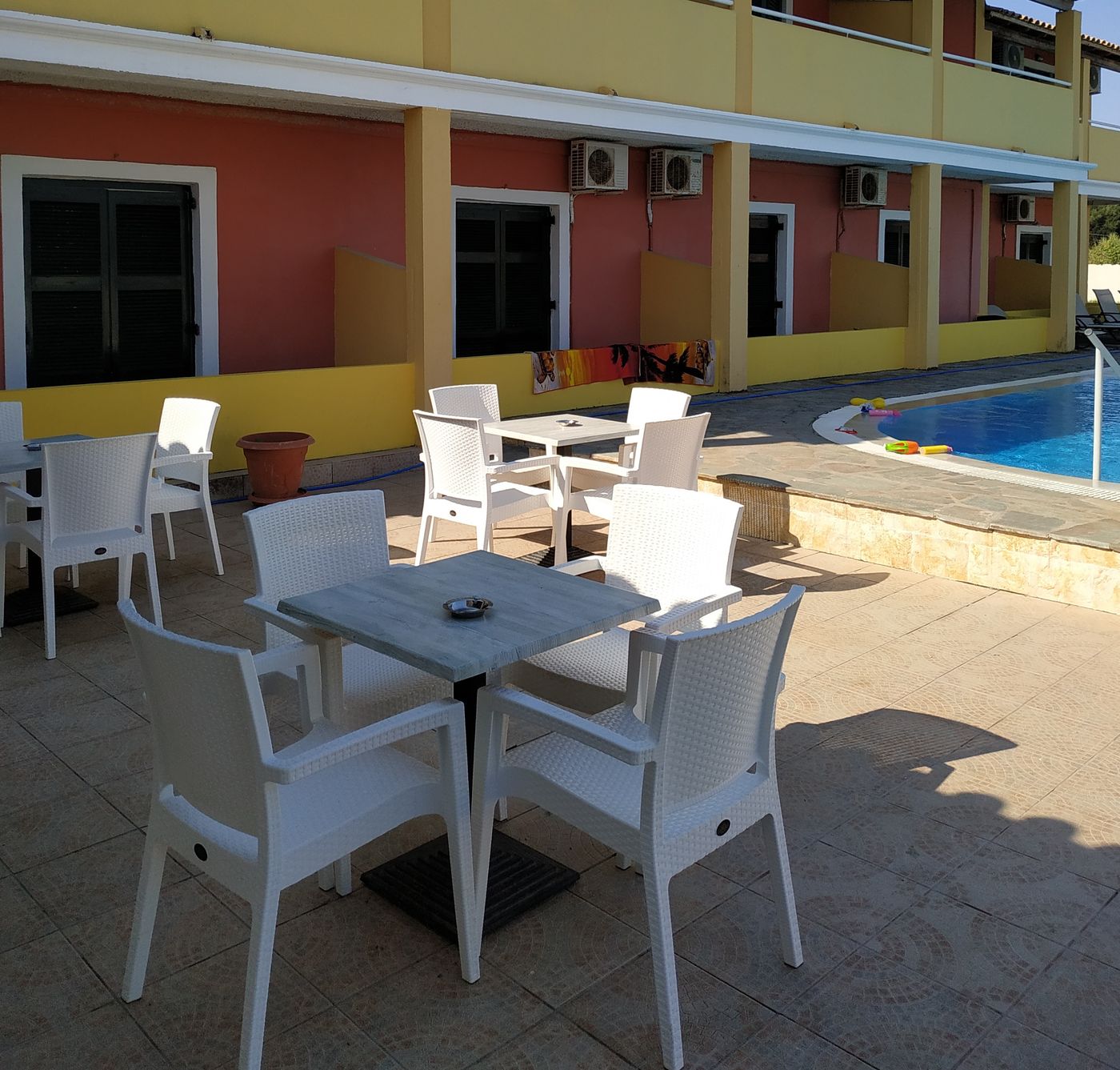 Alexis Pool Apartments