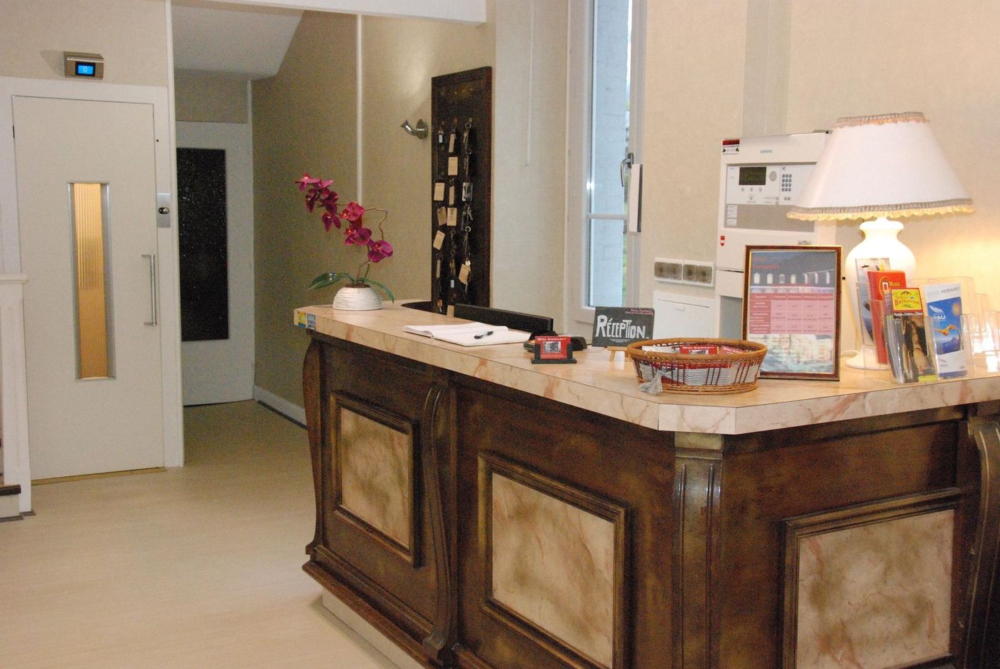 Hotel Acropolis-France-LOURDES-Lobby-10