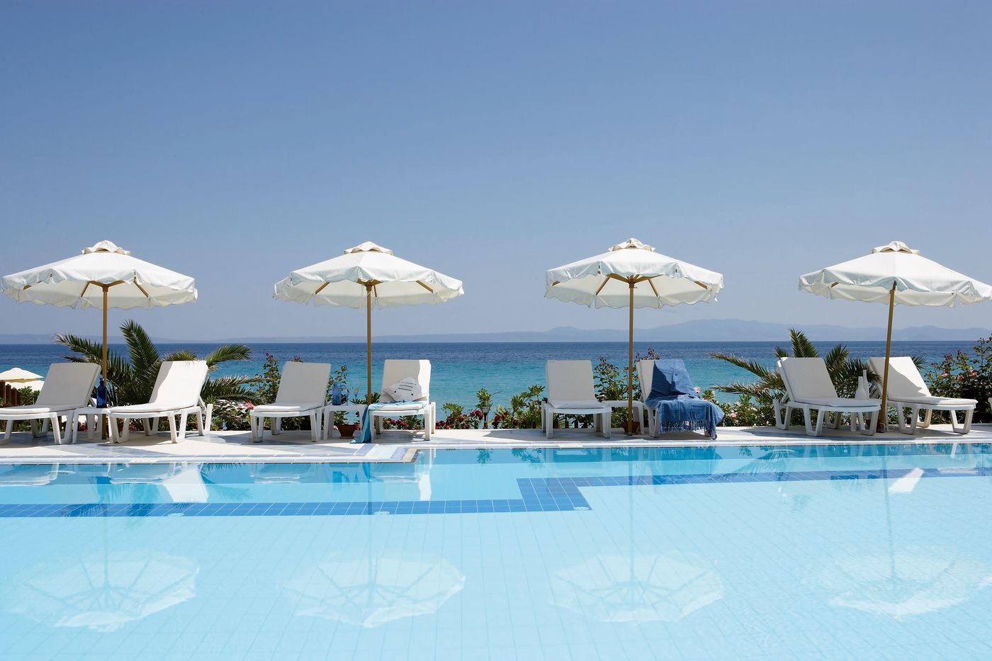 Aegean-Melathron-Thalasso-Spa-Hotel-Pool-82