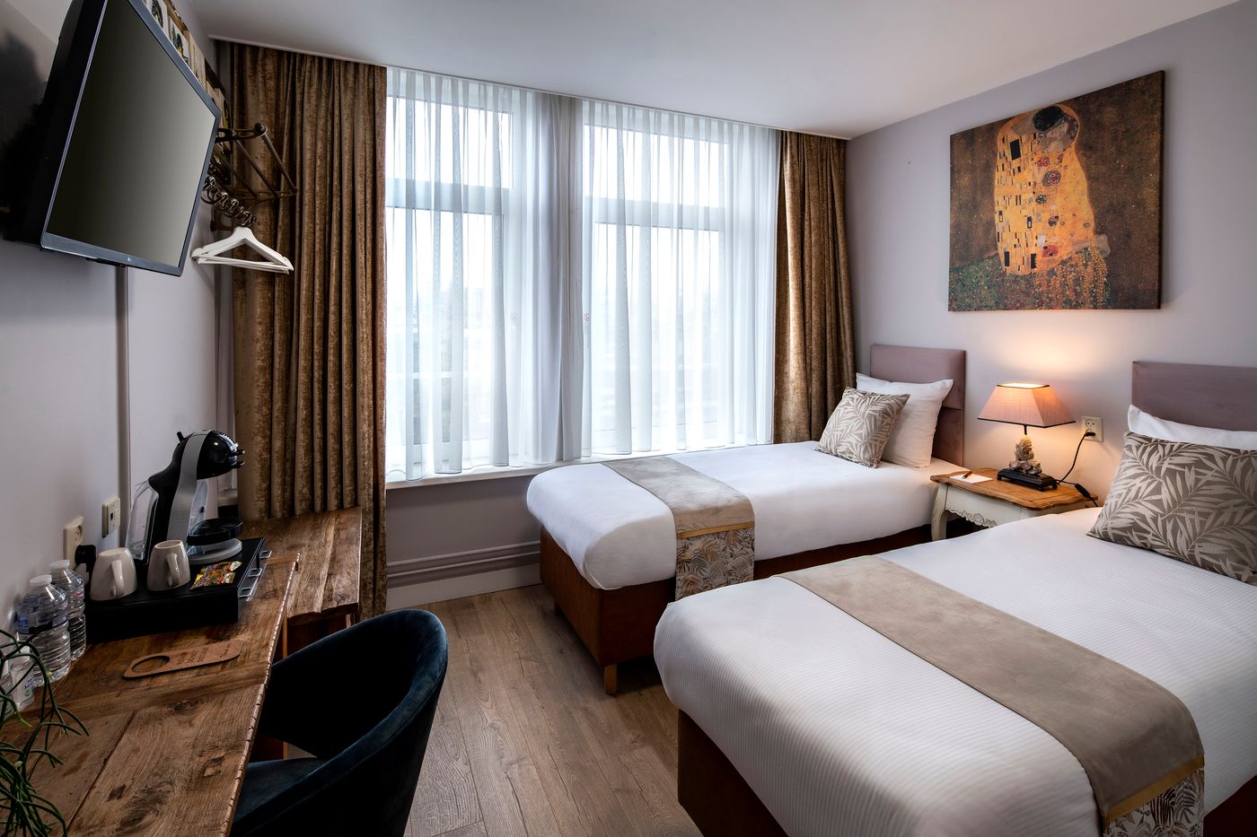 Hotel-Jupiter-Room-28