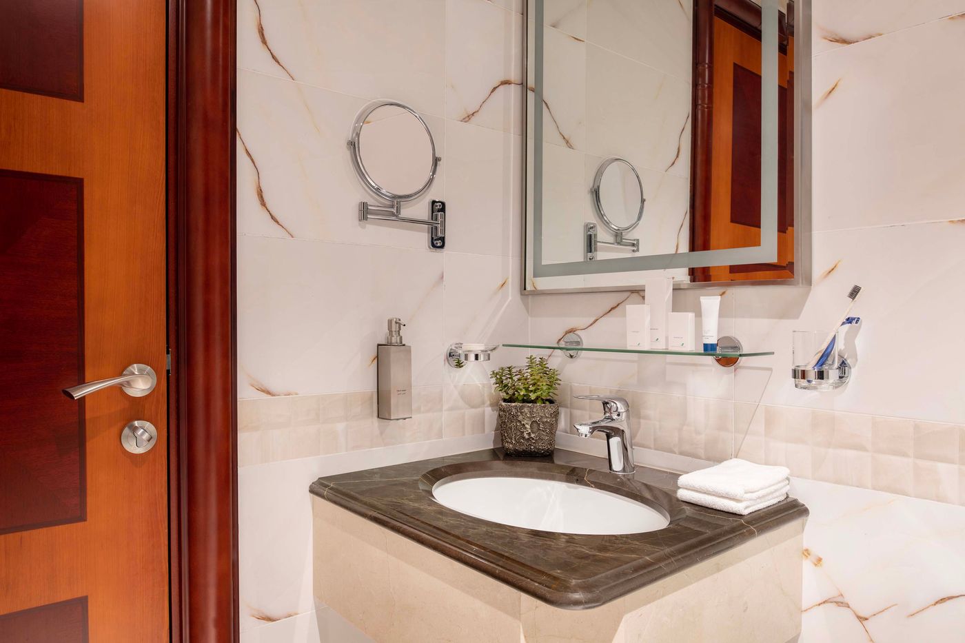 Somerset-Al-Mansora-Doha-Room-30