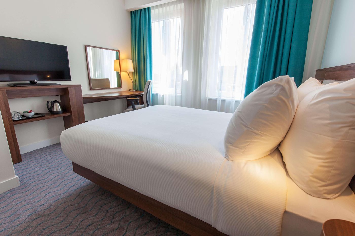 Hampton-By-Hilton-Amsterdam-City-Centre-East-Room-11