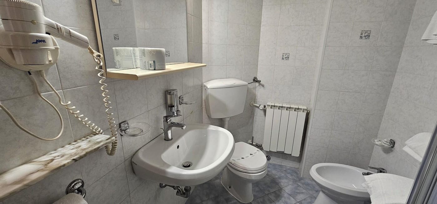 Terminus-E-Plaza-Room-29