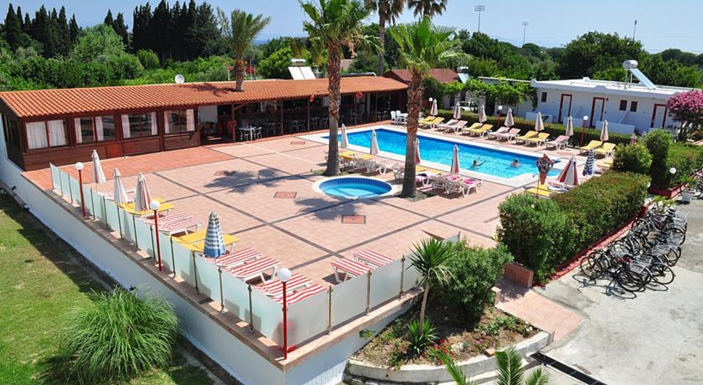 Sandy's Studios & Log Villas