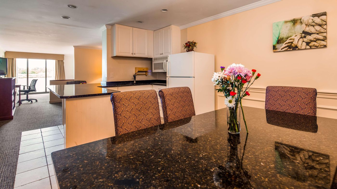 Best-Western-Adams-Inn-Quincy-Boston-Room-33