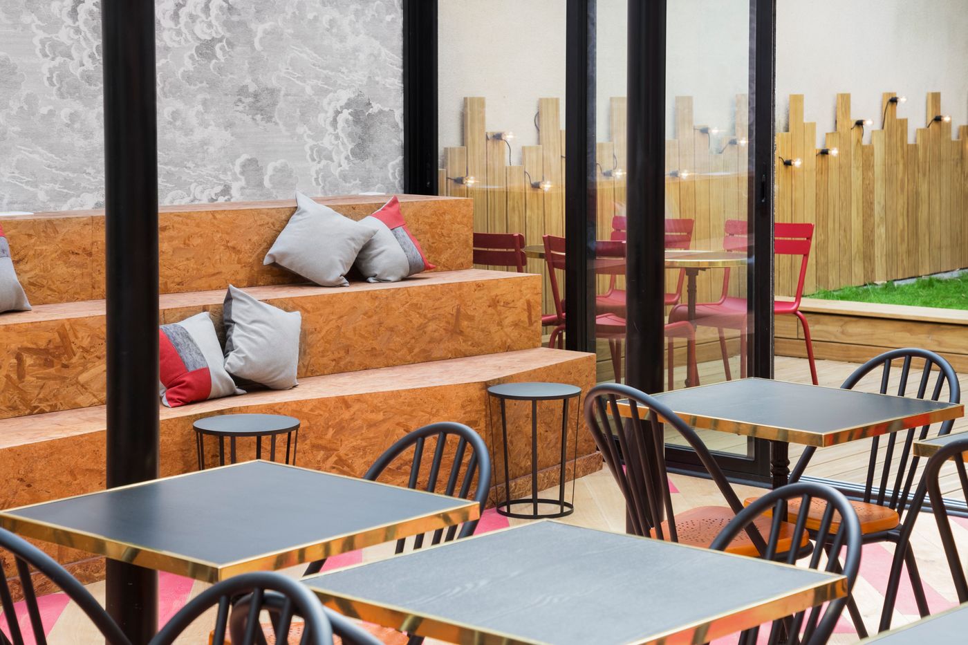 Hotel-Izzy-Restaurant-16