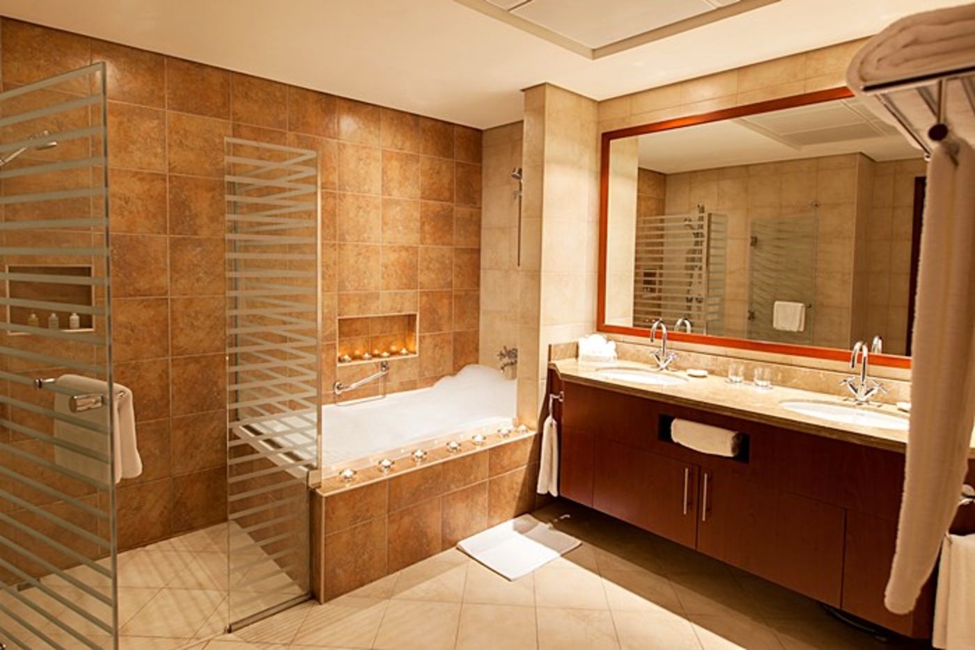 Oasis-Beach-Tower-Serviced-General-view-24