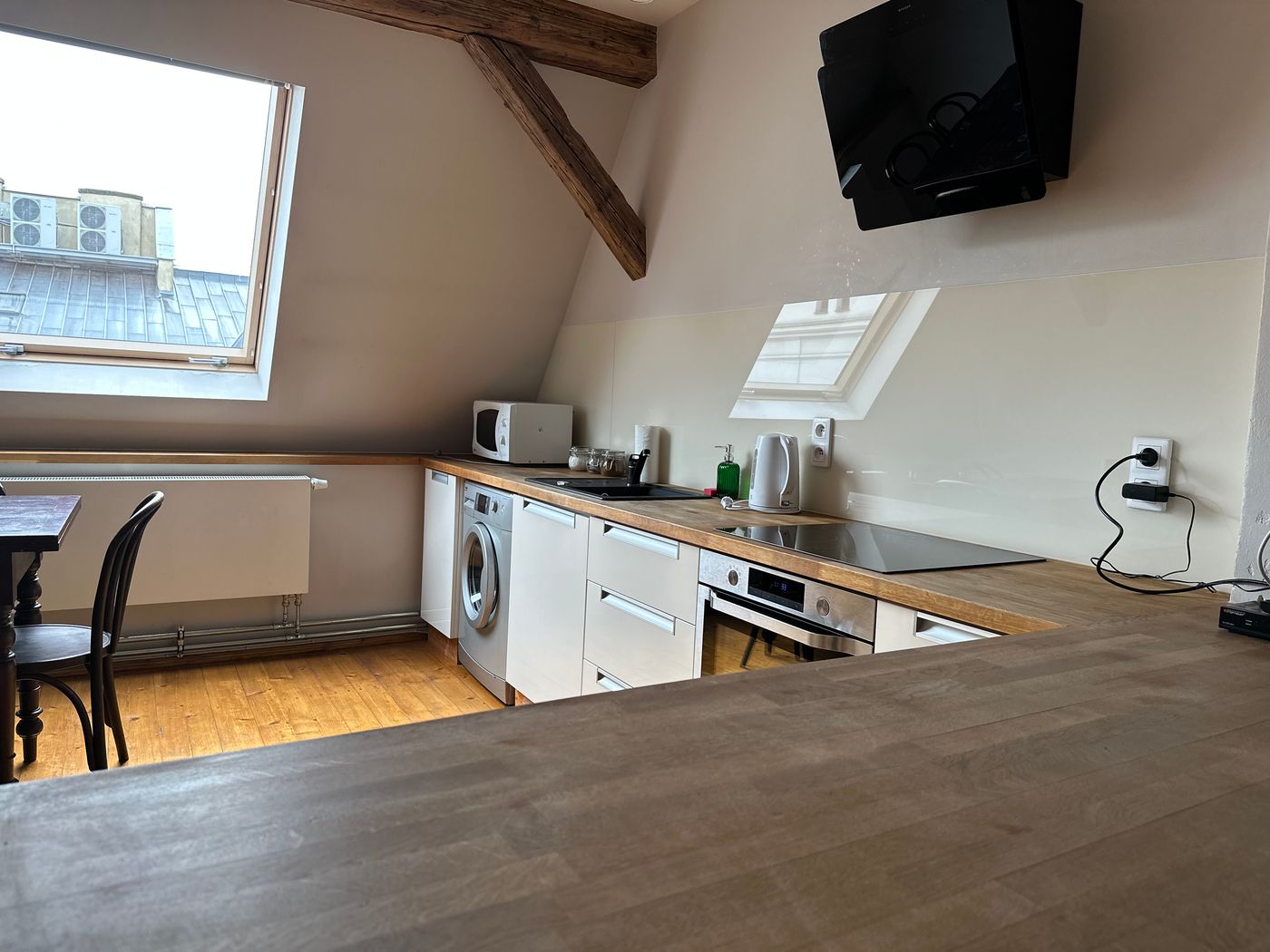 The-Spiski-Palace-Apartments-Room-6