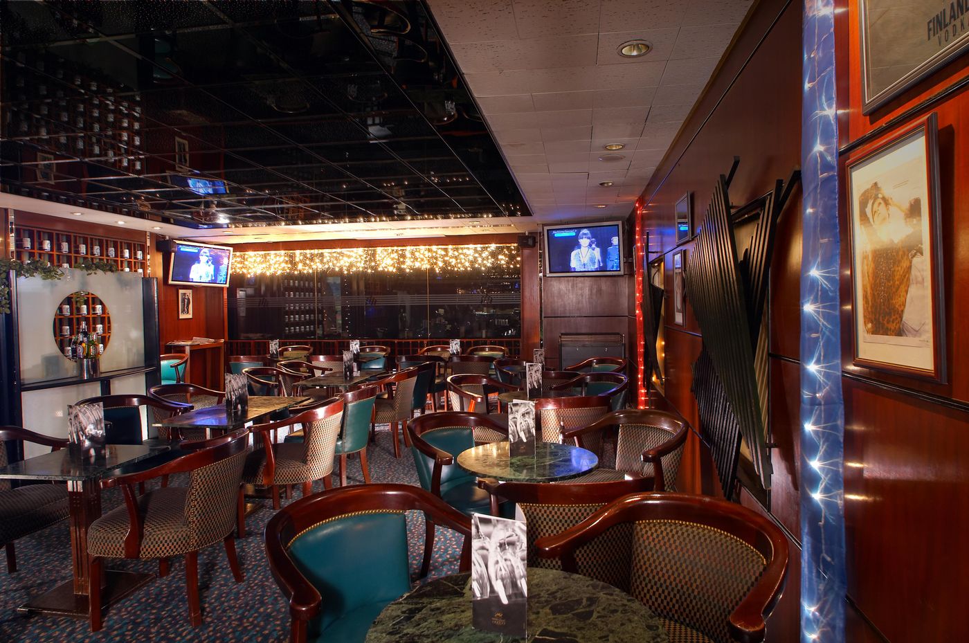 Metropark-Hotel--Kowloon-Bar-14