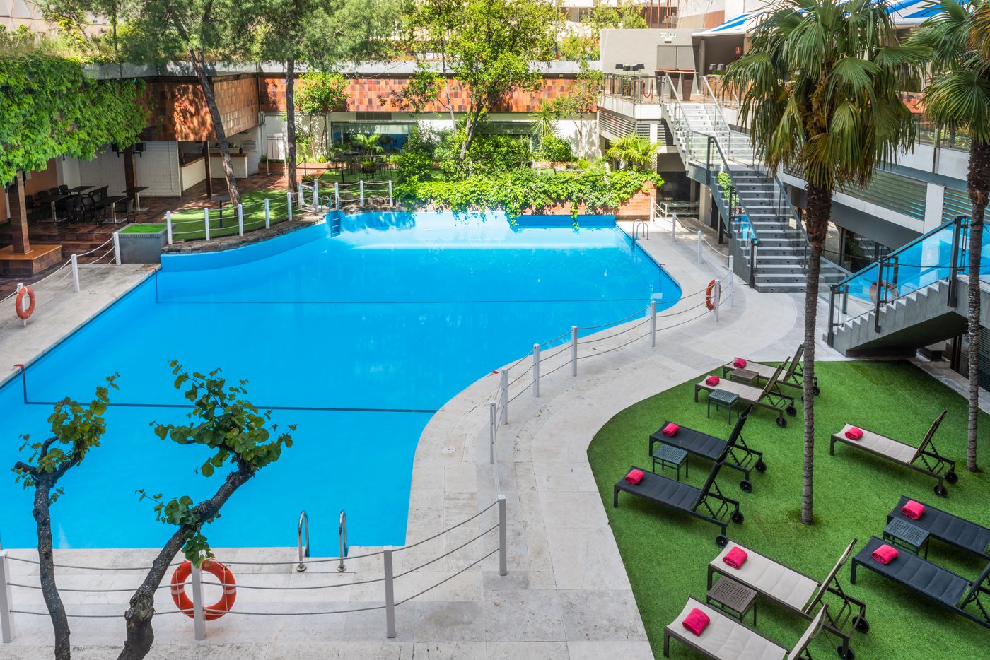 Melia-Castilla-Pool-81