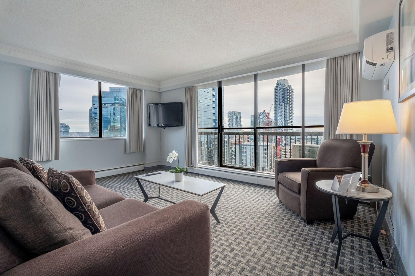 Century-Plaza-Hotel---Spa-Vancouver-Room-37