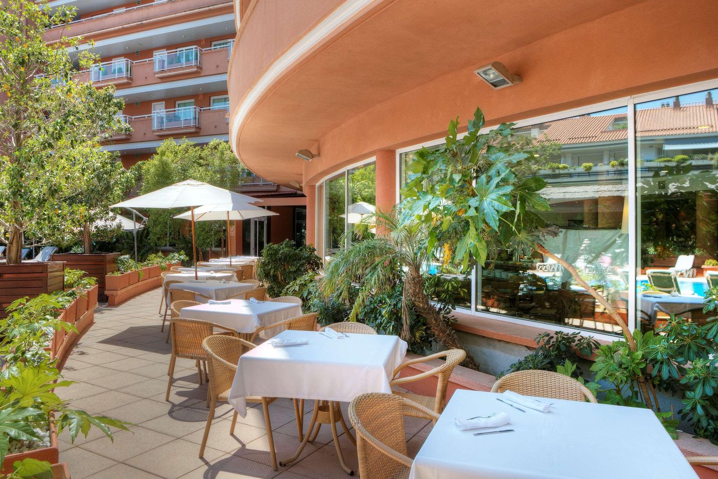 Sunway-Playa-Golf-Sitges-Restaurant-5