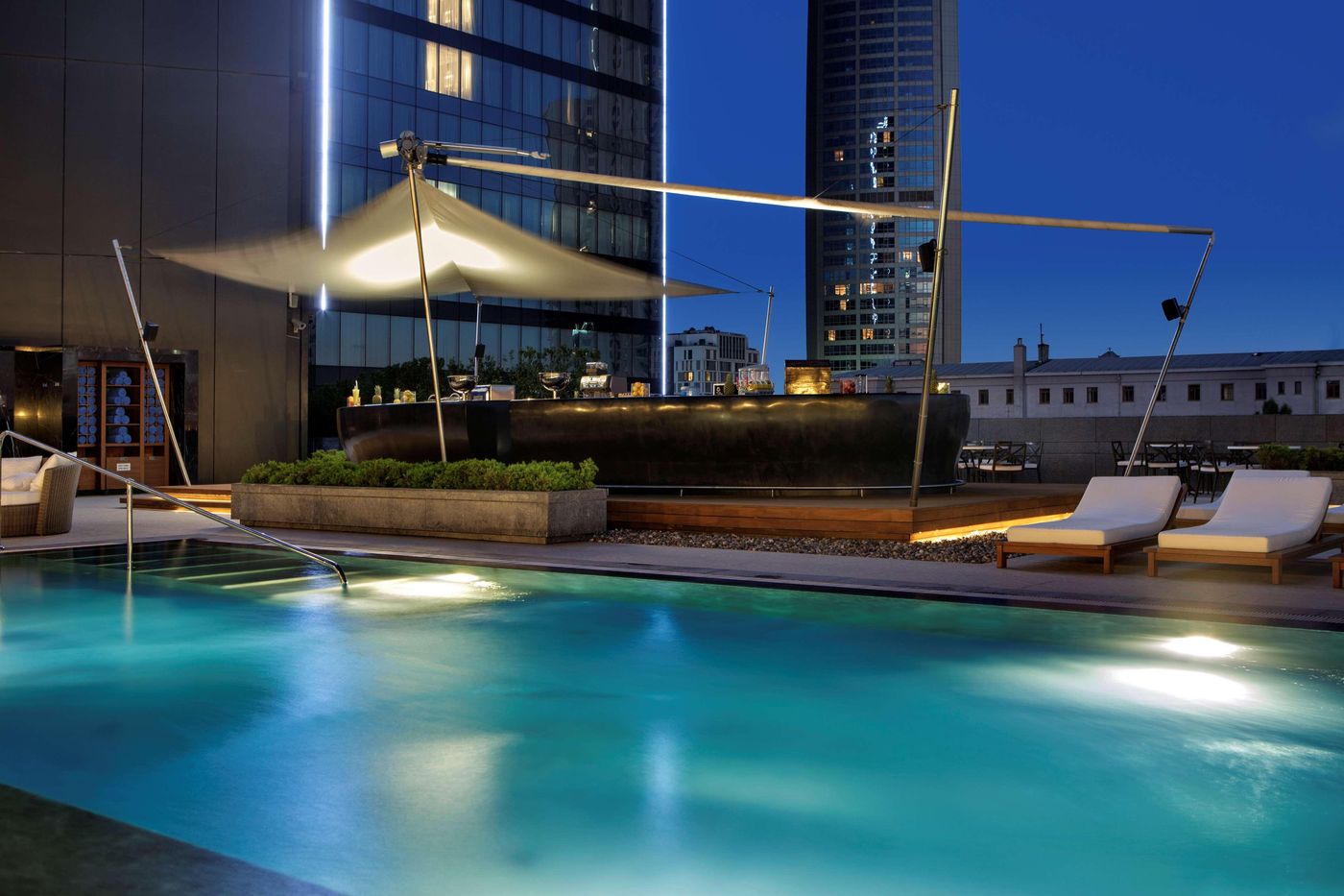 Hilton-Istanbul-Bomonti-Hotel---Conference-Centre-Pool-76