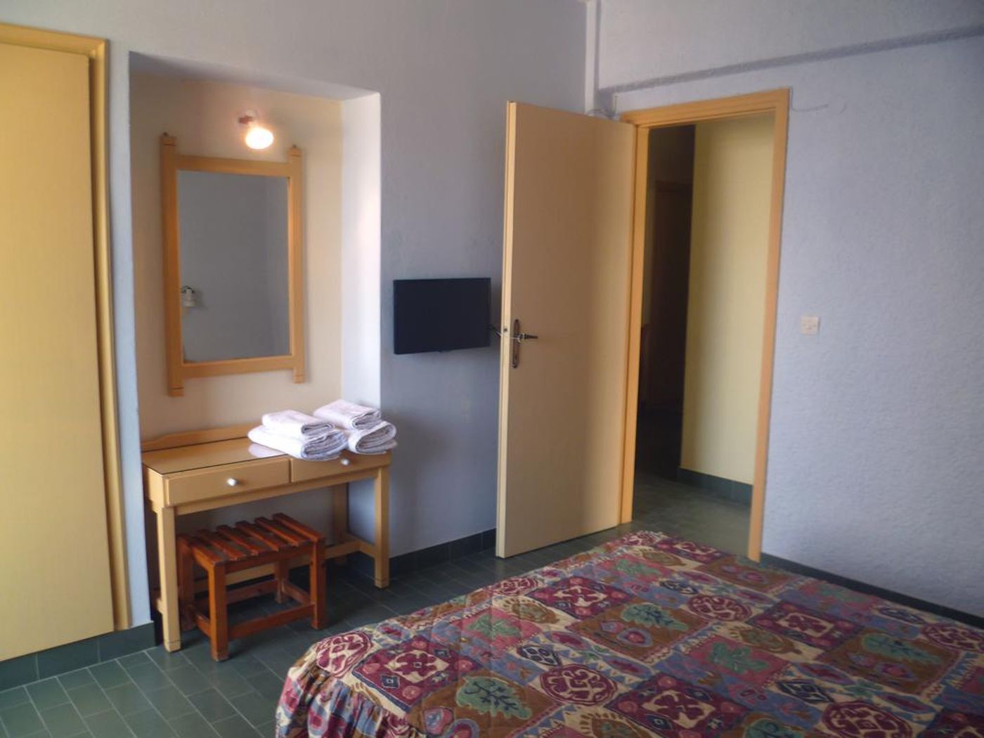 Mamouzelos Apartments