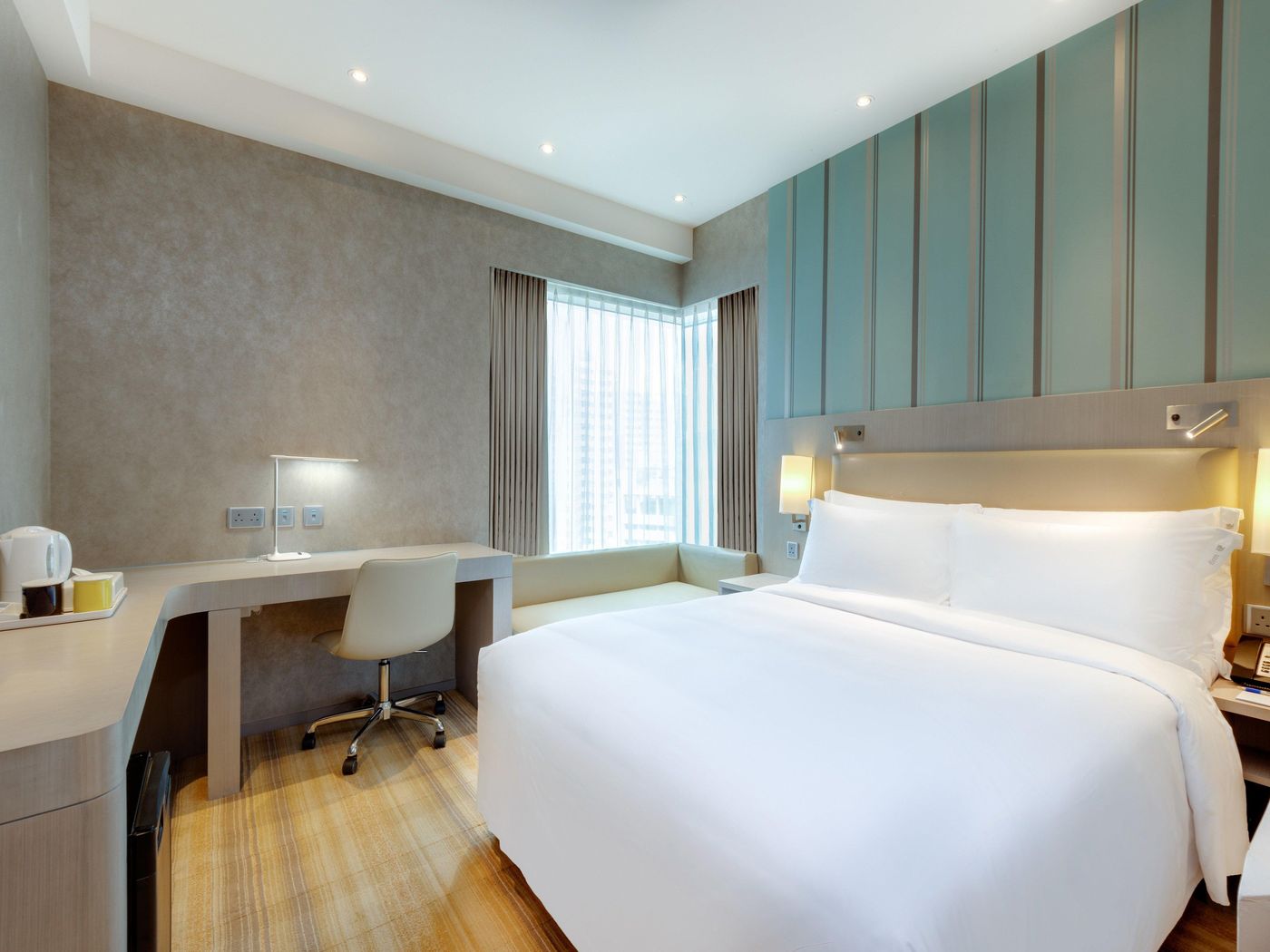 Holiday-Inn-Express-Hong-Kong-Mongkok-Room-7