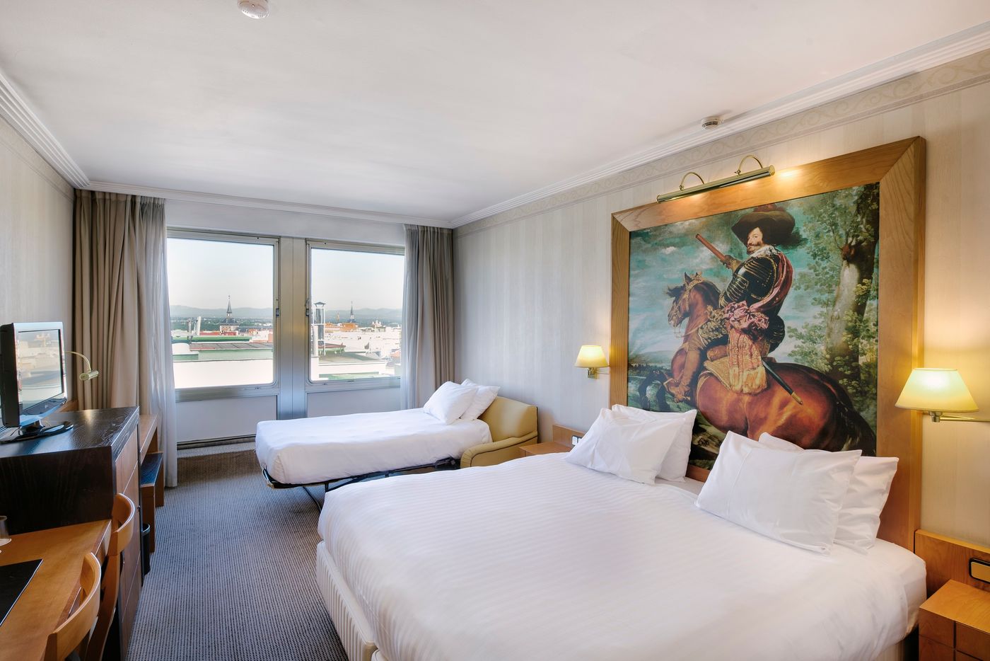 Courtyard-Madrid-Princesa-Room-9