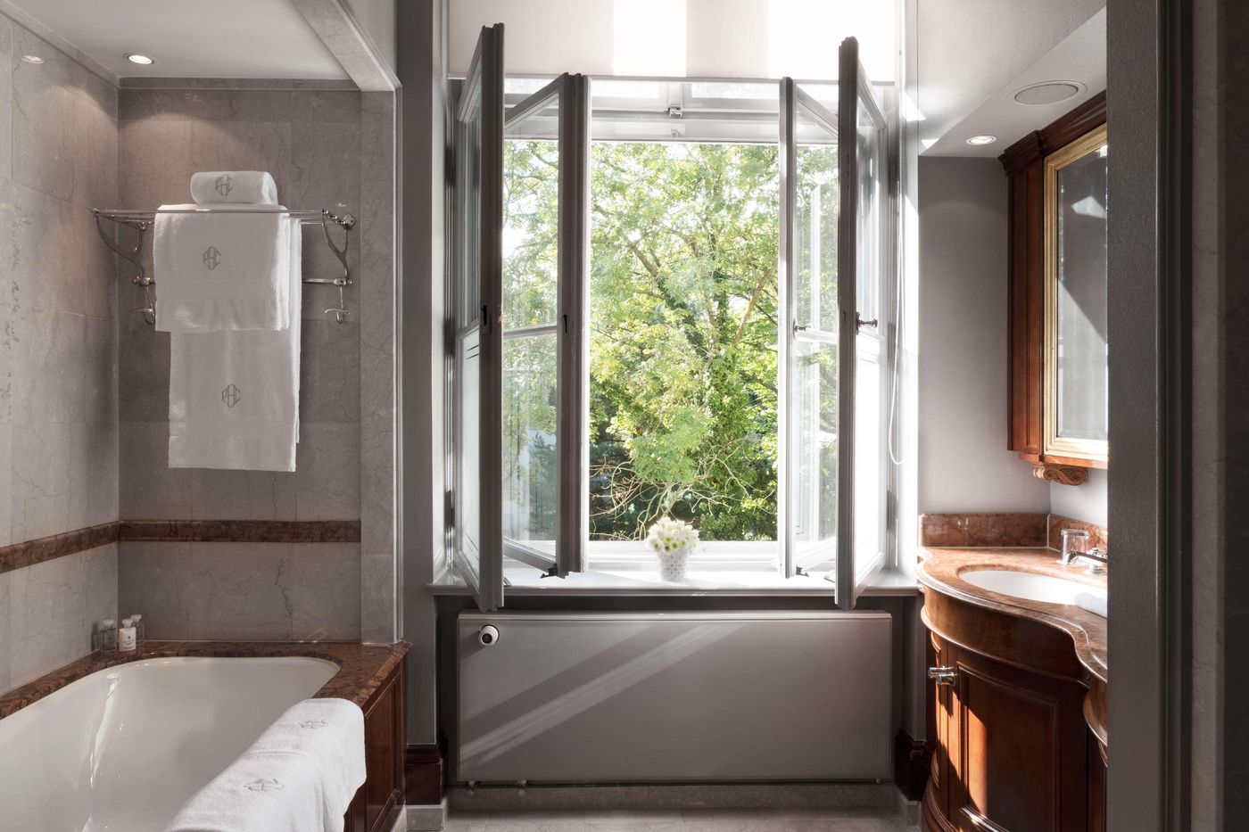 Schlosshotel Berlin By Patrick Hellmann - Germany - BERLIN - Room - 2