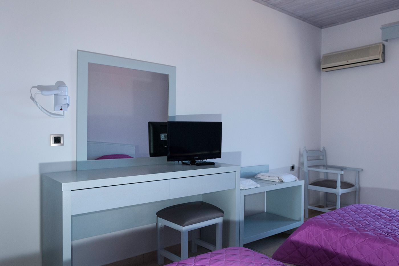 Tom-and-John-s-Apartments-Room-16