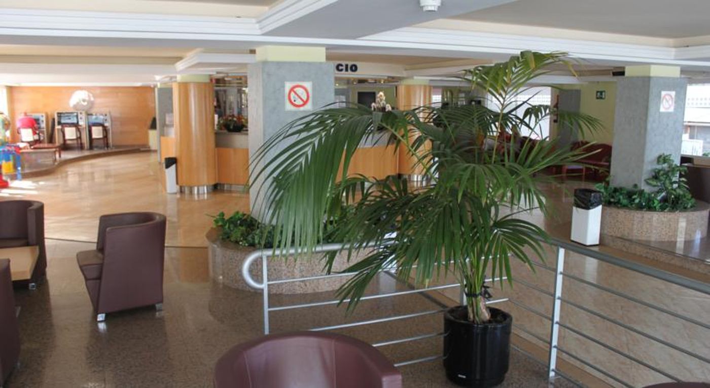 Riviera-Hotel-Lobby-47