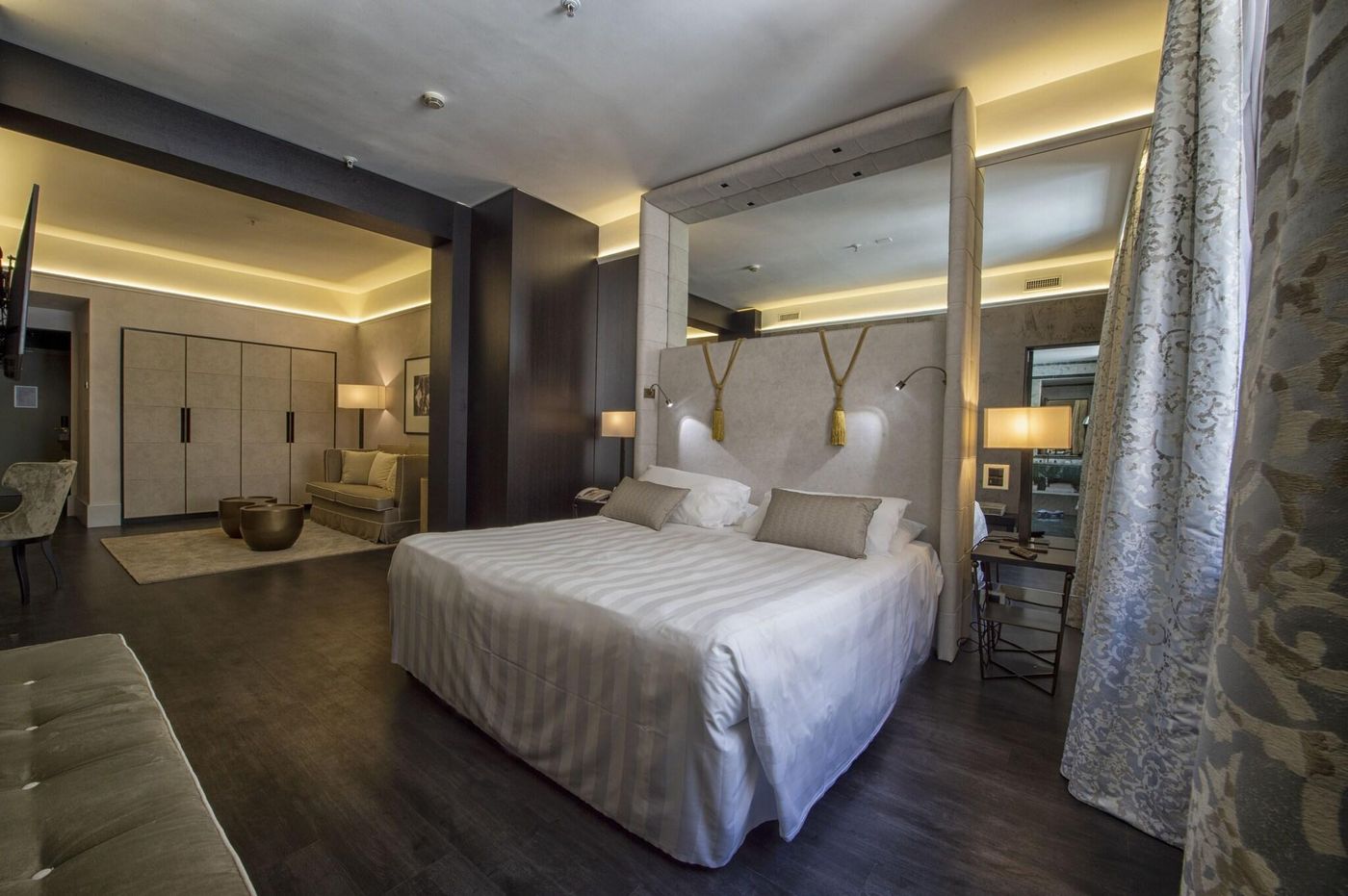 Sina-Bernini-Bristol--Autograph-Collection-Room-38