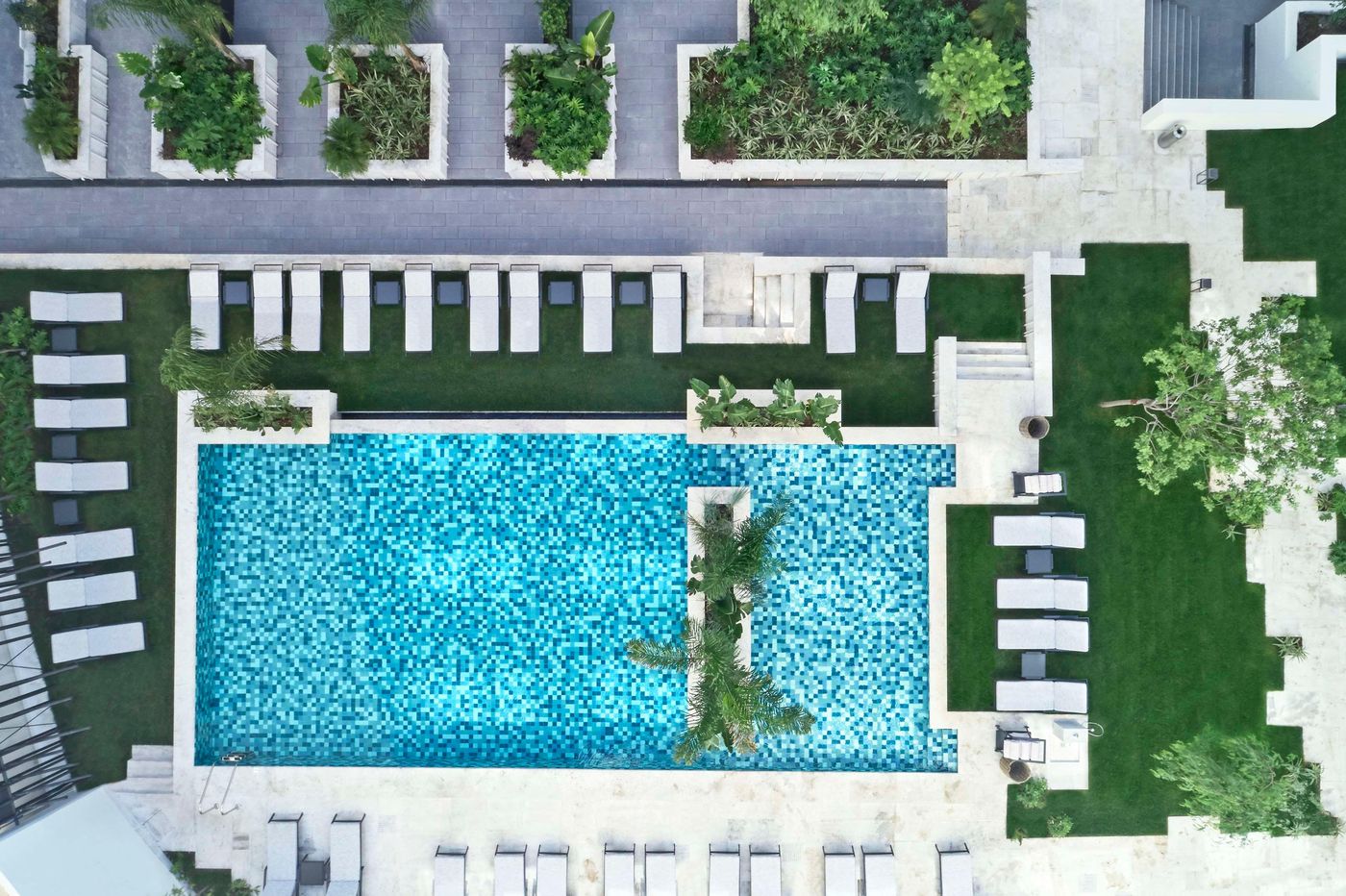 Grand-Hyatt-Athens-Pool-12