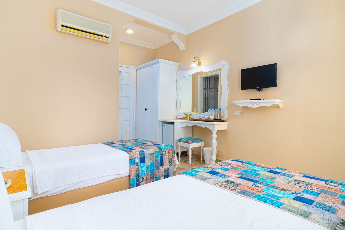 Hotel-Karbel-Sun-Room-36