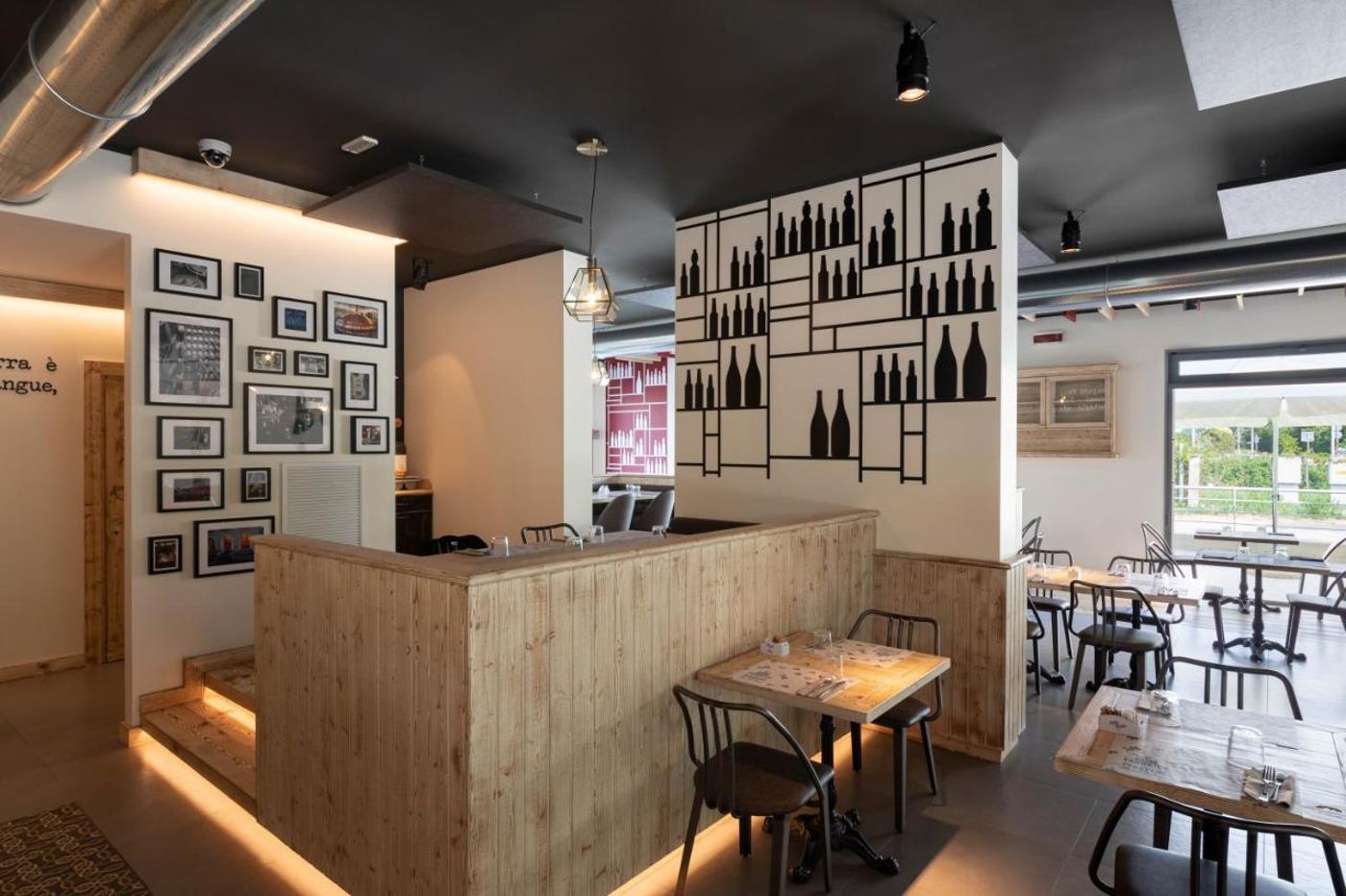 Torre-Antica-Hotel-Venice-Airport-Lobby-6