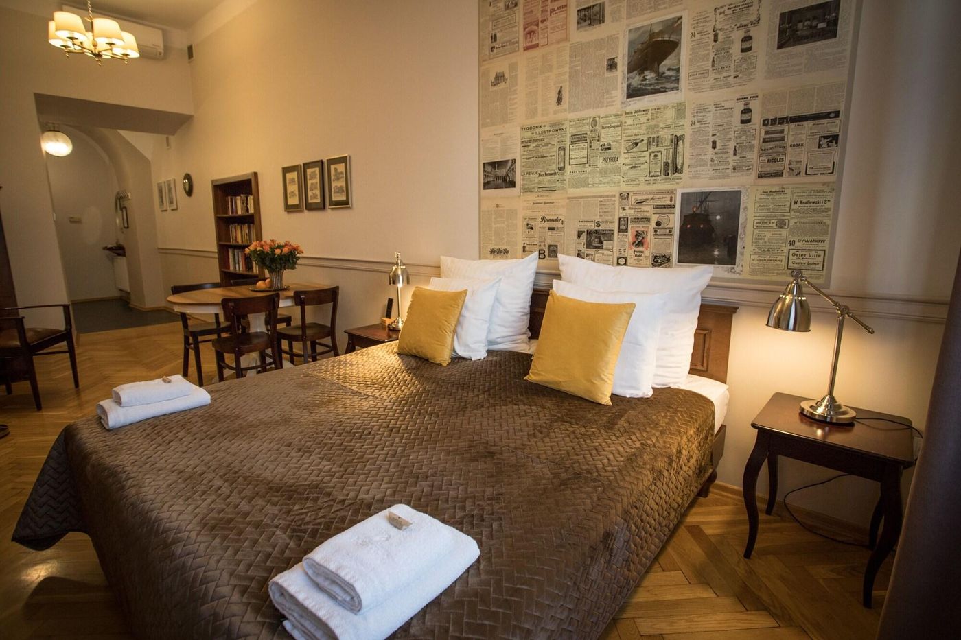 Scharffenberg-Apartments-Main-Square-Room-39