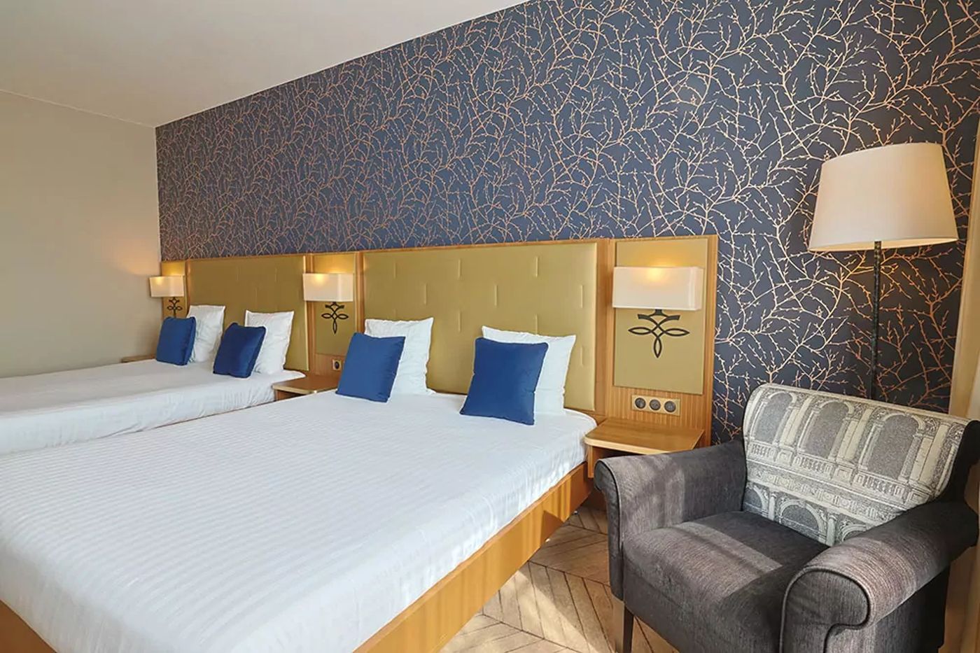 Dream-Castle-Paris-Room-16