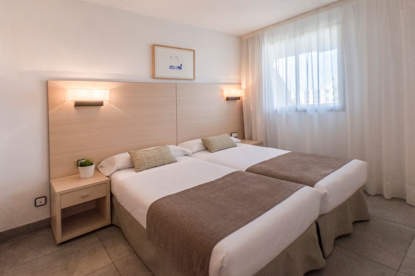 Cye-Salou-Apartments-Room-3