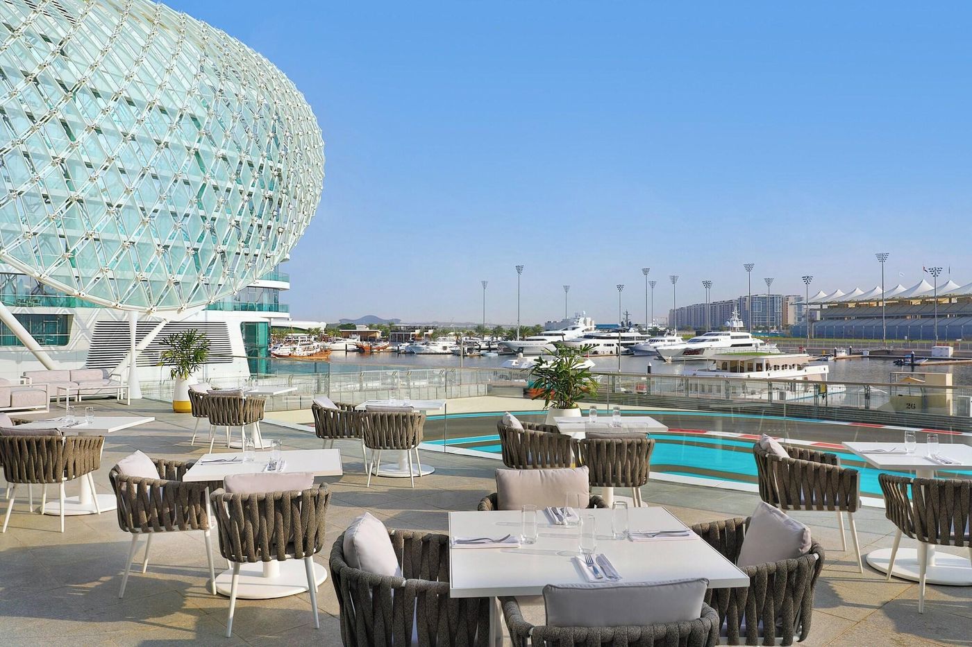 W-Abu-Dhabi---Yas-Island-Restaurant-64