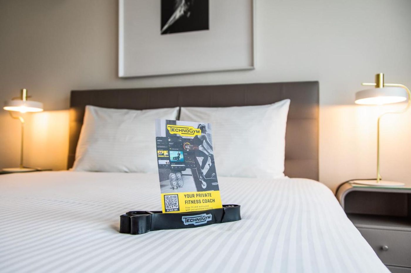 Drake-Longchamp-Room-27